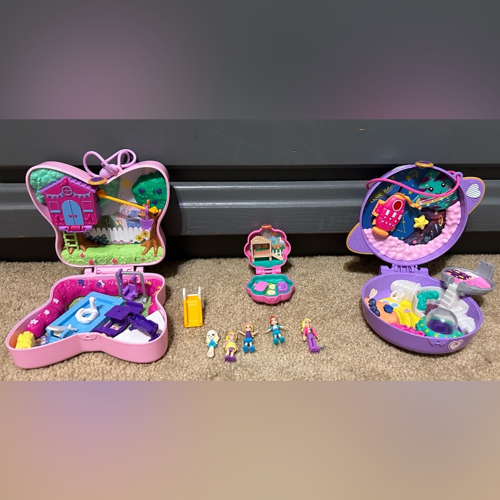 Polly pockets